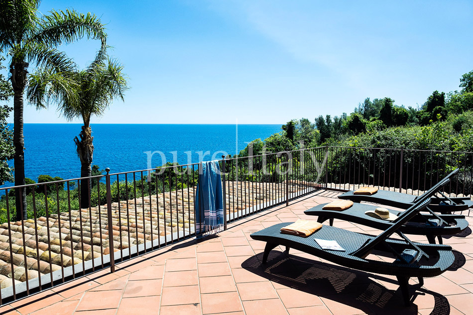 Villas with pool and sea views, east coast Sicily | Pure Italy - 11