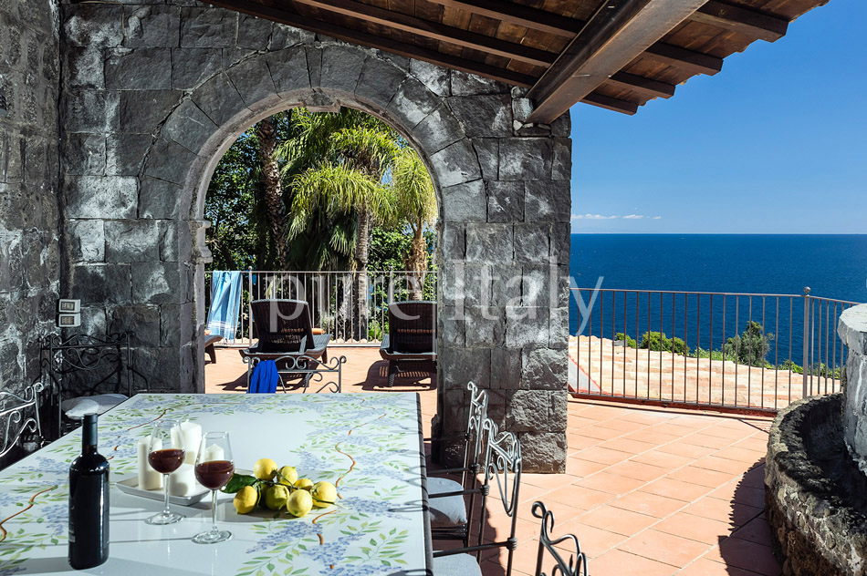 Villas with pool and sea views, east coast Sicily | Pure Italy - 12