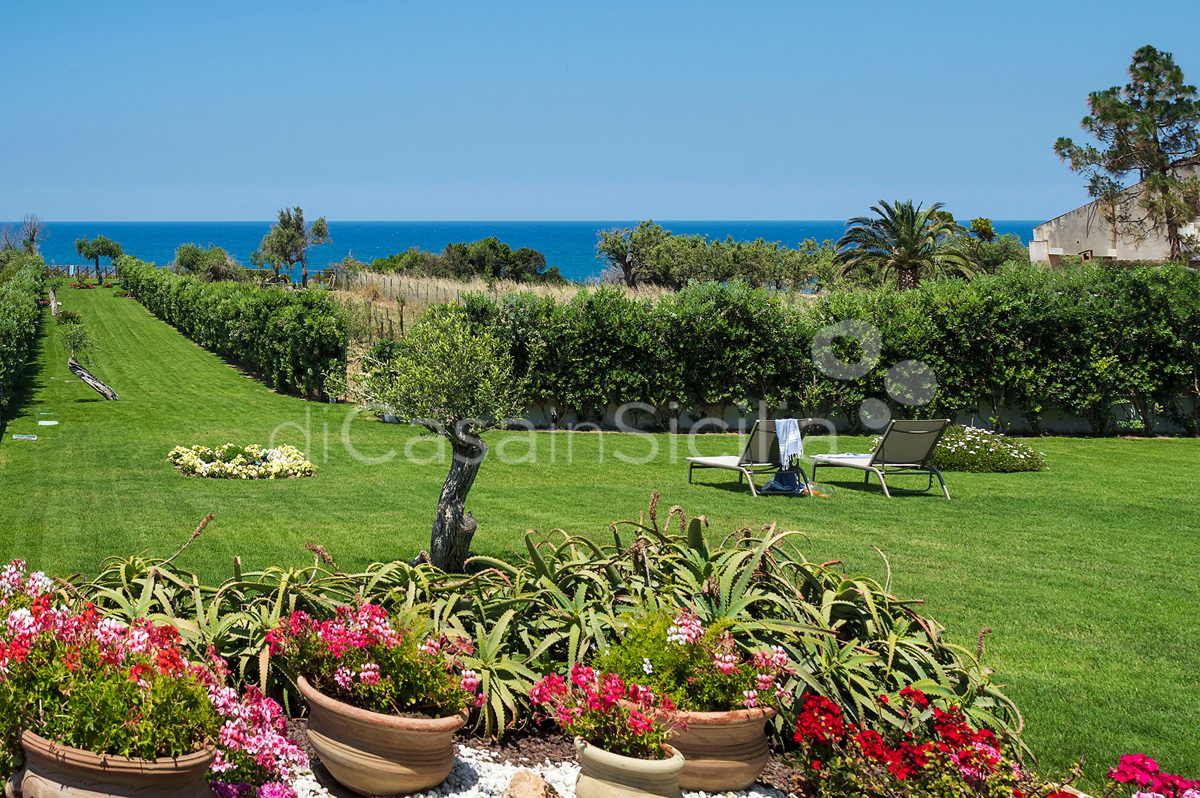 Nettuno Beach Villa Rental with Direct Sea Access Cefalù Sicily	 - 8