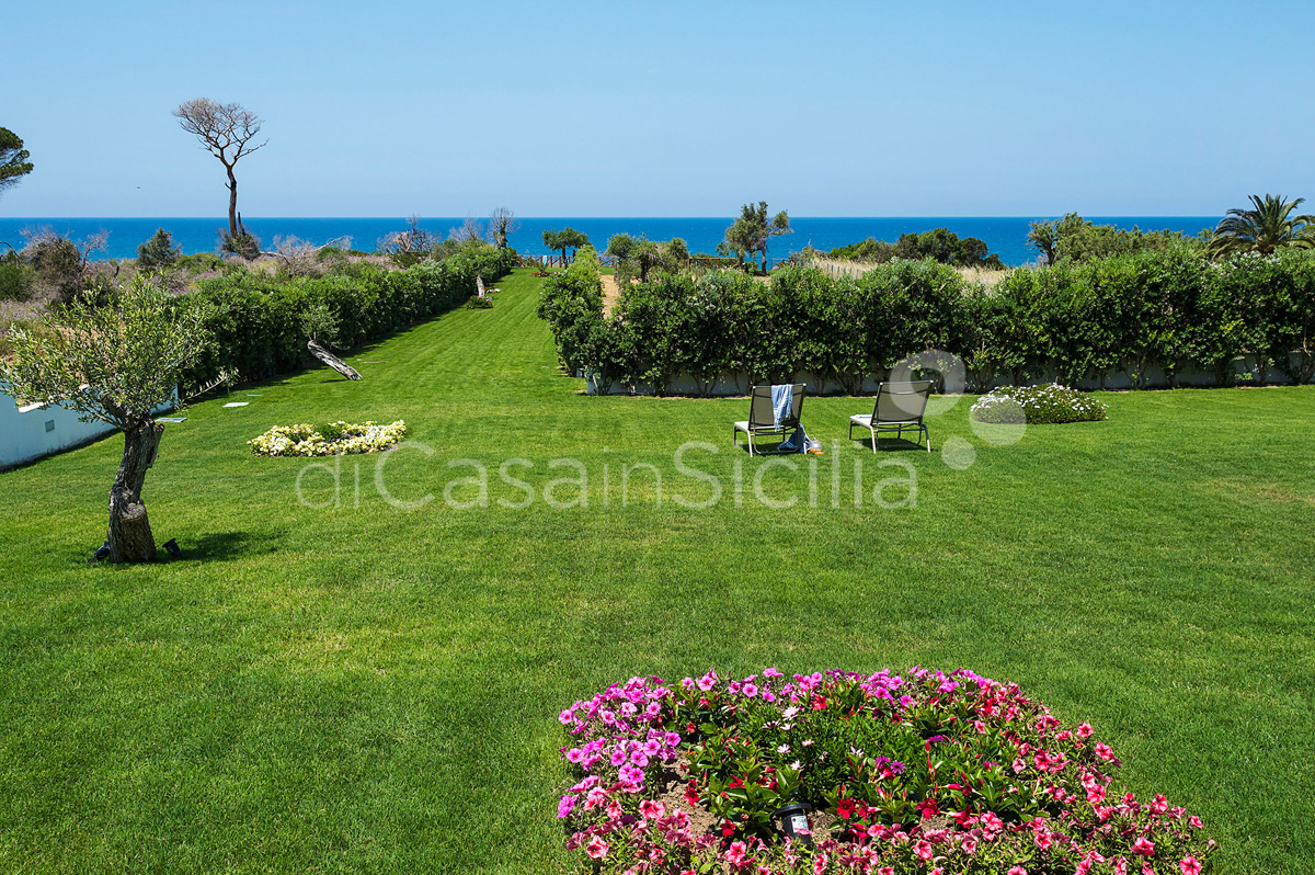 Nettuno Beach Villa Rental with Direct Sea Access Cefalù Sicily	 - 9