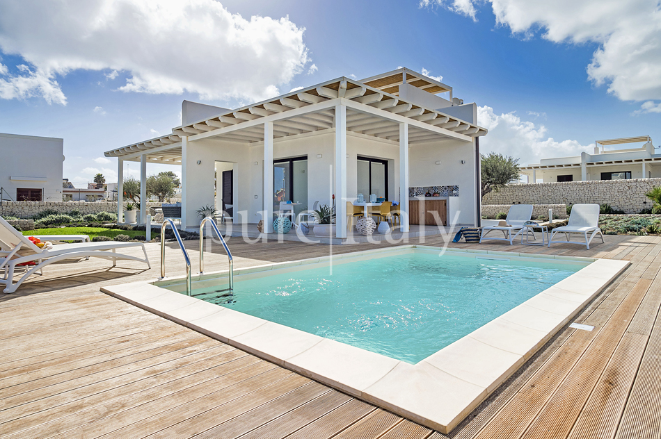 Beachside villas with pool and jacuzzi, Siracusa|Pure Italy - 4