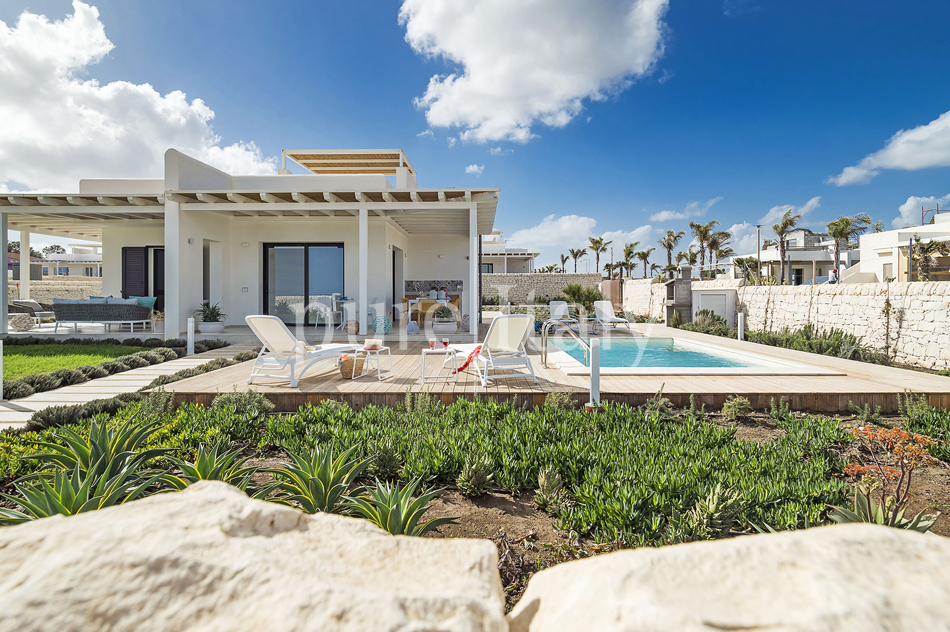 Beachside villas with pool and jacuzzi, Siracusa|Pure Italy - 5
