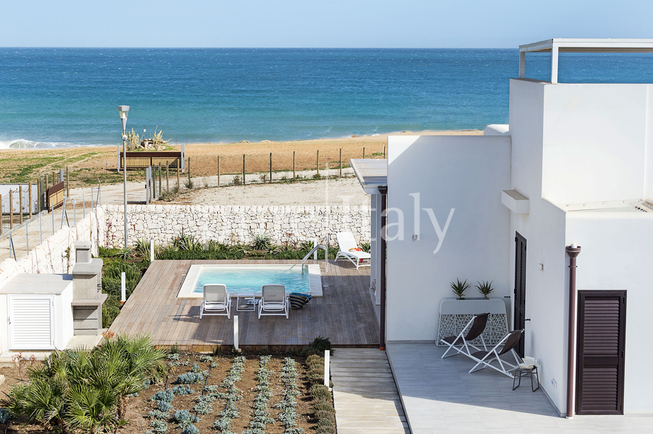 Beachside villas with pool and jacuzzi, Siracusa|Pure Italy - 12
