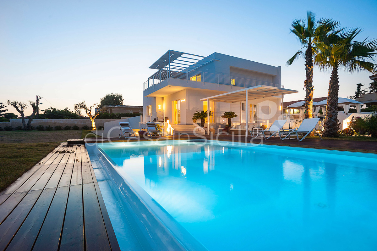 Blumarine Luxuriöse Strandvilla mit Pool bei Modica Sizilien  - 1