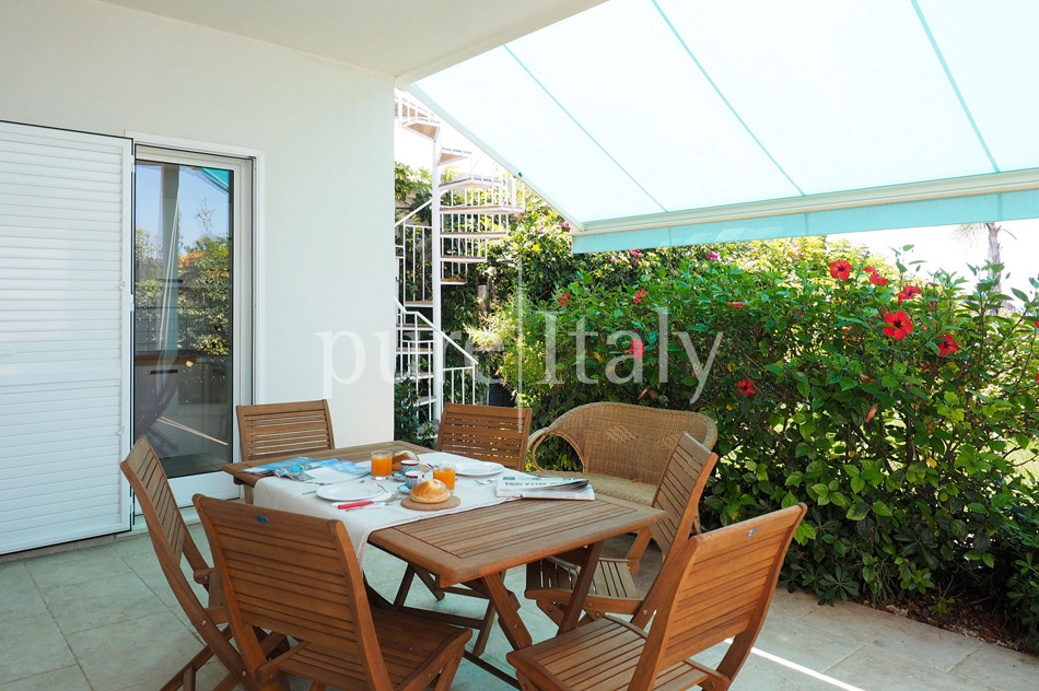 Beachfront villas close to town, south east coast of Sicily | Pure Italy - 48