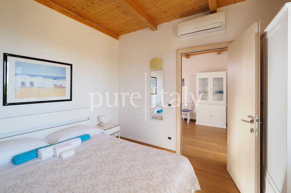 Beachfront villas close to town, south east coast of Sicily | Pure Italy - 18