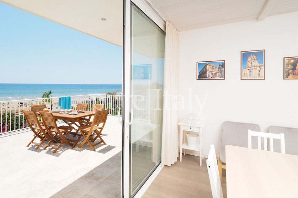 Beachfront villas close to town, south east coast of Sicily | Pure Italy - 24