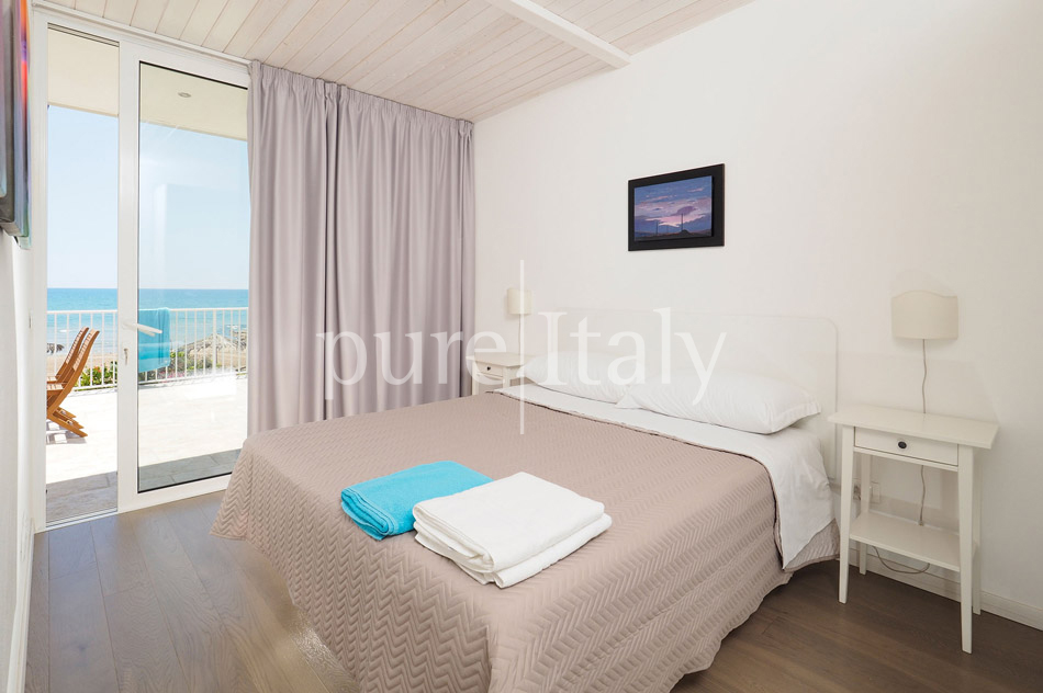 Beachfront villas close to town, south east coast of Sicily | Pure Italy - 28