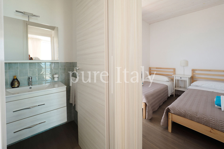 Beachfront villas close to town, south east coast of Sicily | Pure Italy - 31