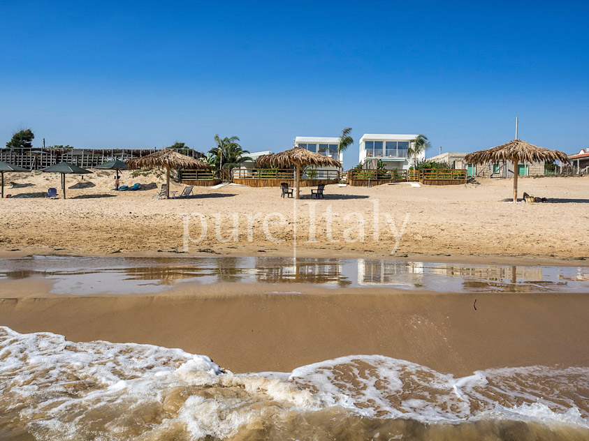 Beachfront villas close to town, south east coast of Sicily | Pure Italy - 34