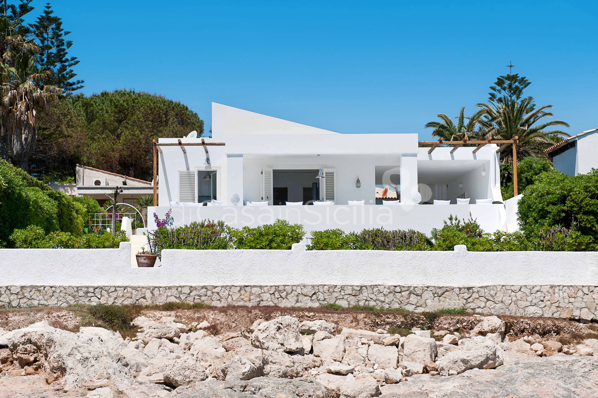 Casa Blu Seafront Villa for rent in Fontane Bianche Sicily - 17