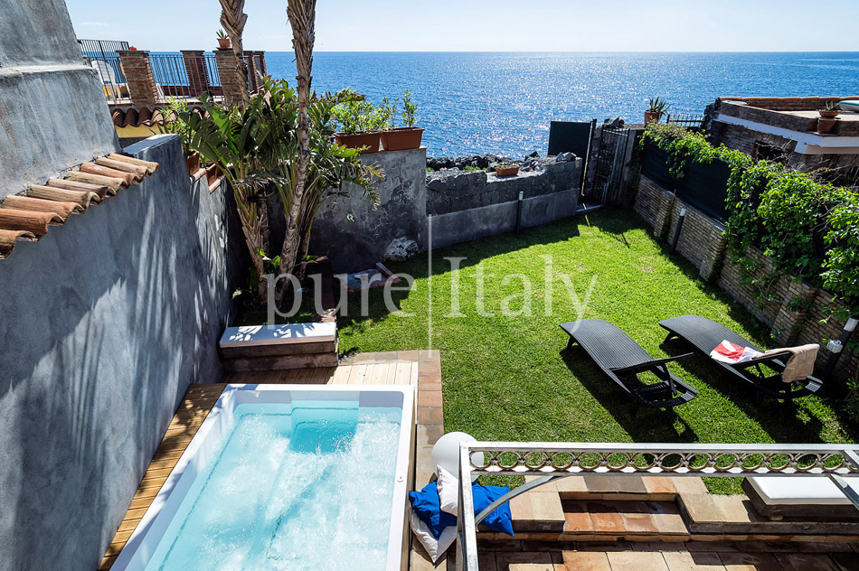 Seafront homes with outdoor Jacuzzi, Sicily’s east coast|Pure Italy - 5