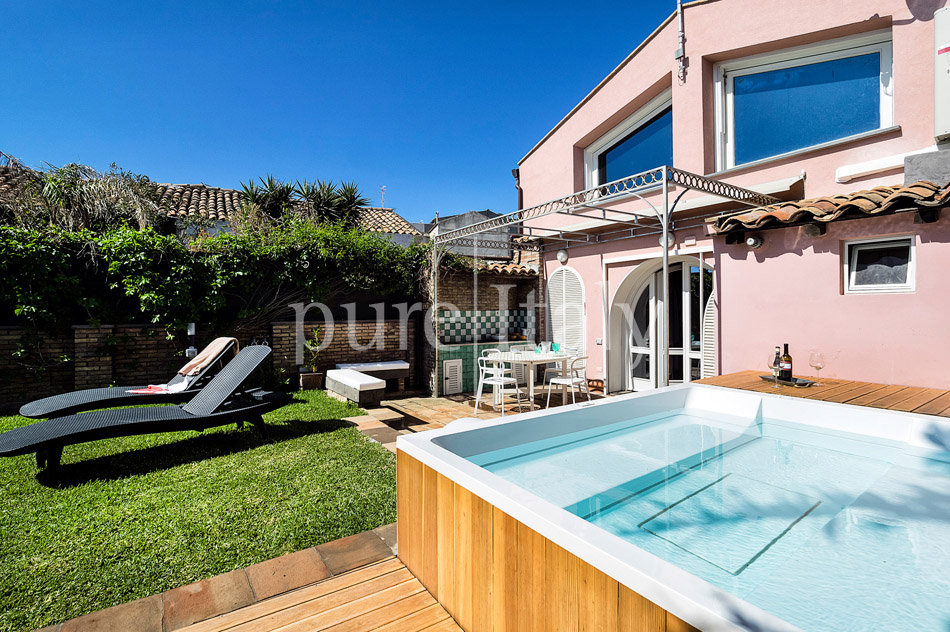 Seafront homes with outdoor Jacuzzi, Sicily’s east coast|Pure Italy - 12