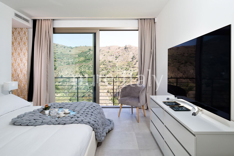 Luxury Sicilian villas with pool, Taormina Bay | Pure Italy - 34