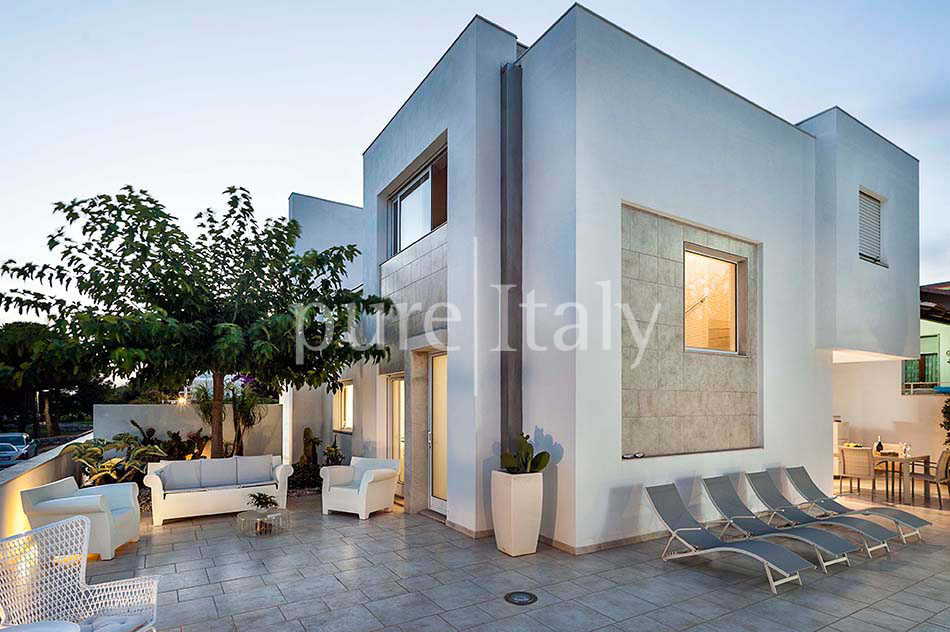 Seafront family houses near Modica | Pure Italy - 1