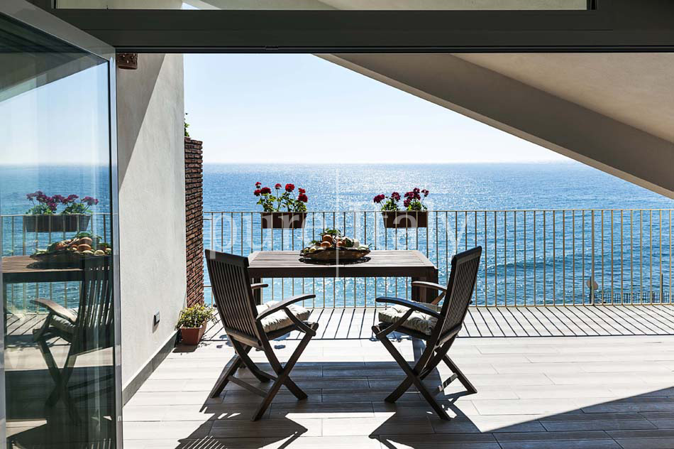 Panoramic beach front apartments on Taormina Coast | Pure Italy - 8