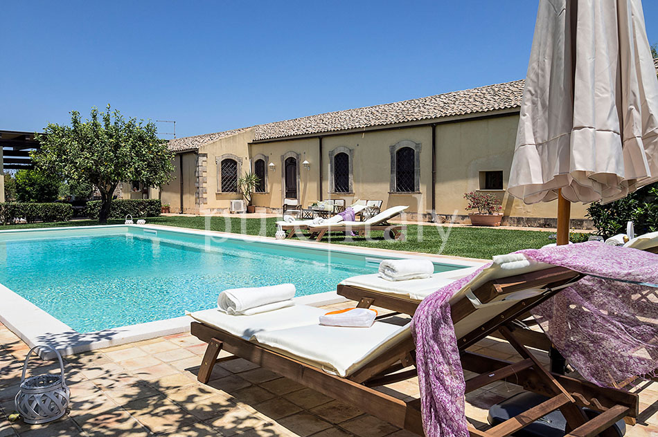 Holiday rental villas with pool near beaches, Siracusa|Pure Italy - 7